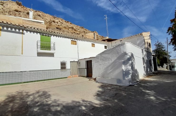 4 Bedroom Cave House in La Alqueria, Granada