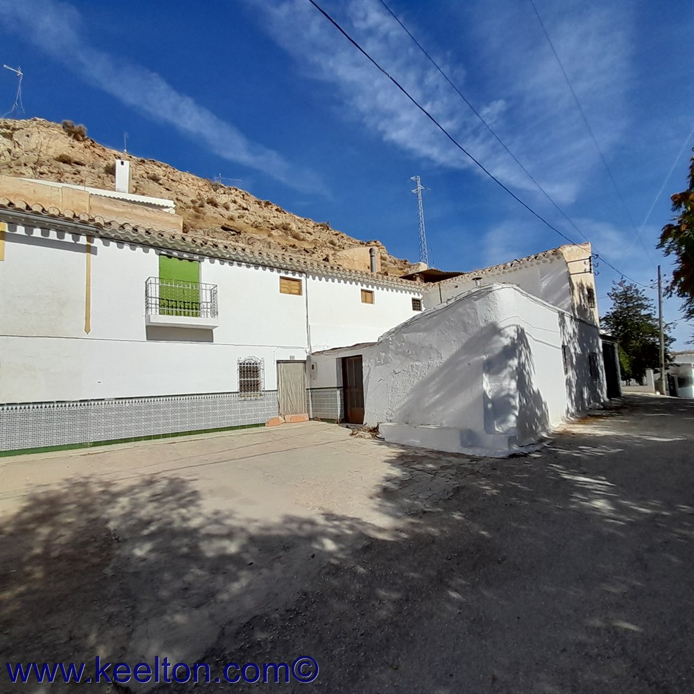 4 Bedroom Cave House in La Alqueria, Granada