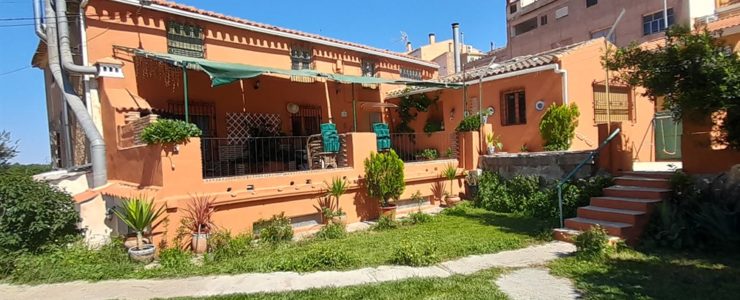 6 Bedroom House with 2 Apartments in Cúllar, Granada