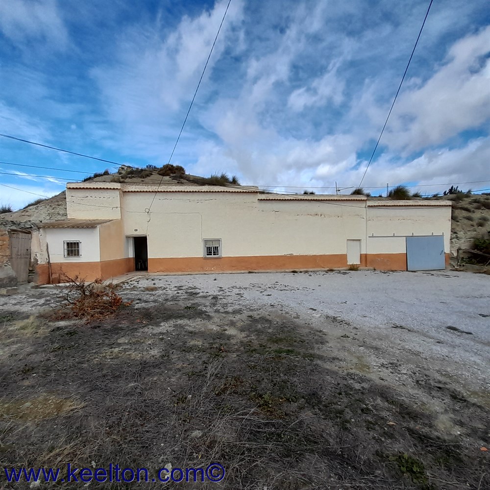 5 bedroom Cave house nr Benamaurel, Granada